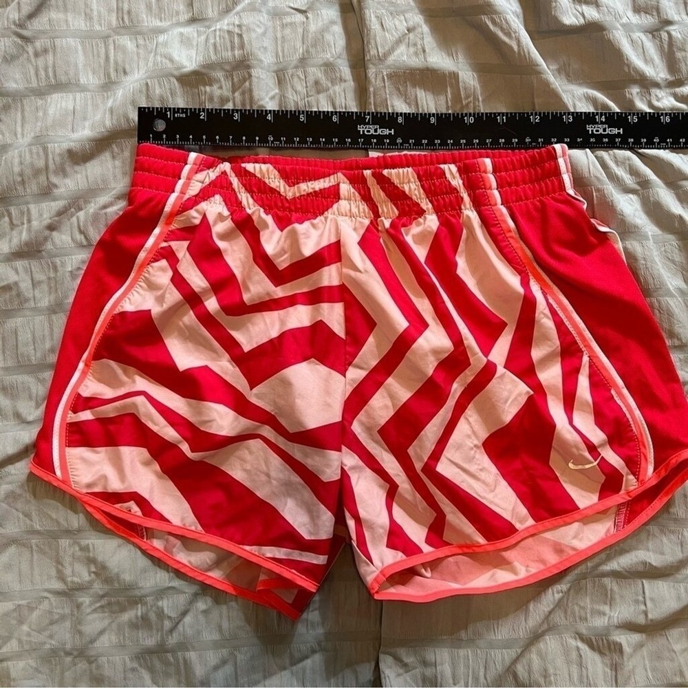 Nike Dri-FIT Running Shorts Womens Small Red Pink Chevron Geometric‎ Athletic